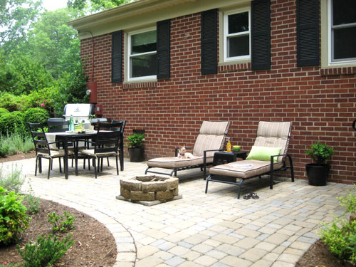 backyard-cobblestone-patio-makeover