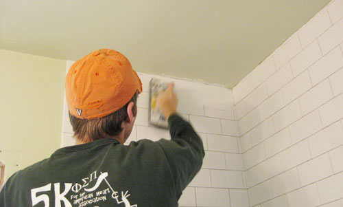 Grouting Applying To Wall