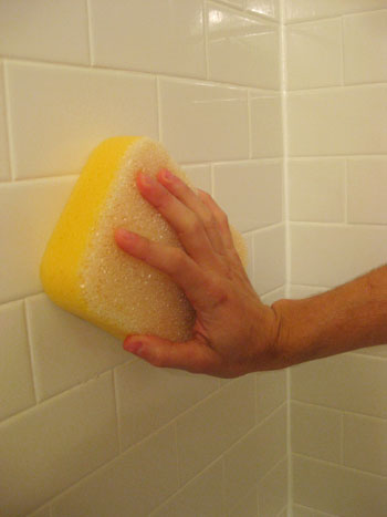 https://images.younghouselove.com/2010/03/grout-sealing-pic3.jpg