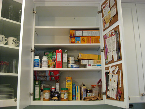 https://images.younghouselove.com/2010/04/cabinets-before-tackle1.jpg