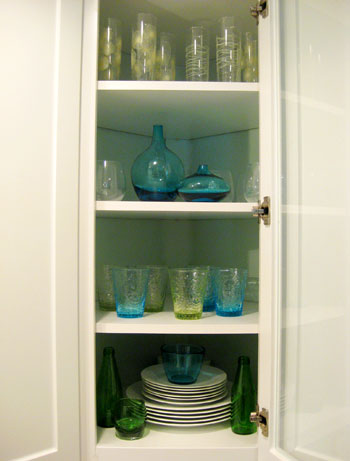 https://images.younghouselove.com/2010/04/kitchen-cabinet-after-close.jpg