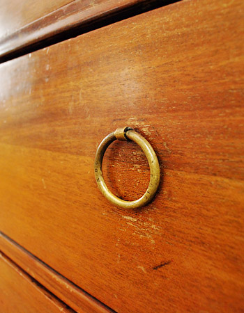 Dresser Pull Close Up