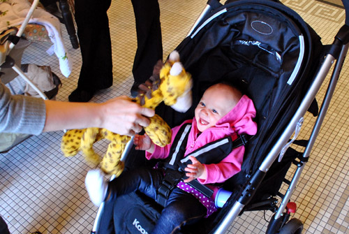 Granny Clara Meeting Giraff