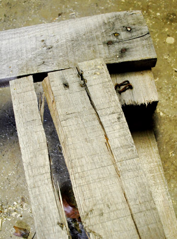 Pallets Cracked Wood Nails