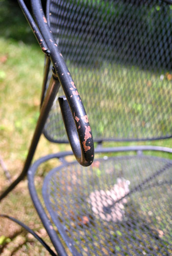 Spray Painting A Metal Outdoor Table Chairs With Oil Rubbed