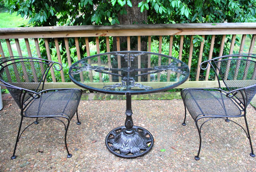 Spray Painting A Metal Outdoor Table Chairs With Oil Rubbed