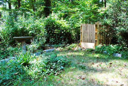 How to Build a Compost Bin From Recycled Pallets - Exmark's Backyard Life