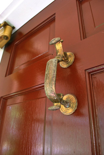 Updating Old Brass Hardware Handles With Spray Paint