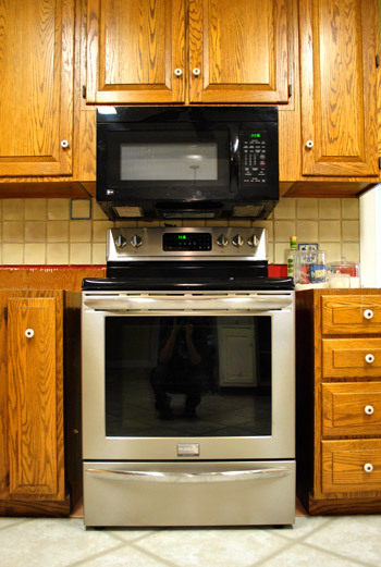 Filling Gaps Around The Stove With Trim, How To Fill Gaps Between Kitchen Cabinets