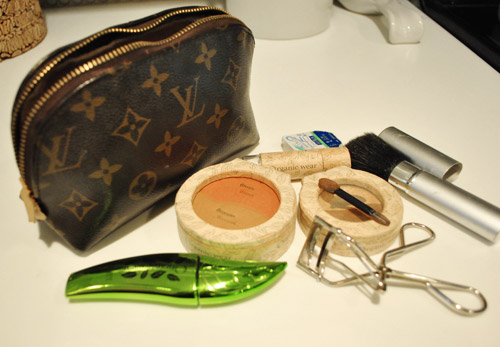 what's in my lv bag - Google Search  Whats in my makeup bag, Minimalist  makeup bag, Minimalist makeup