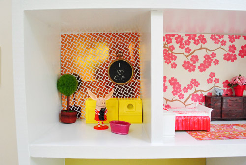 Laundry Room In DIY Simple Dollhouse Build With Reflective Gold Tape Wallpaper