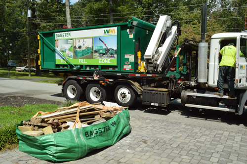 Bagster 11 Truck Arriving