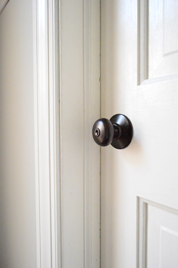 How To Upgrade Your Old Brass Door Knobs With Spray Paint