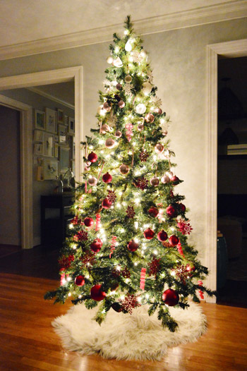 Night Time View Of Gradient Christmas Tree Going White Pink Red
