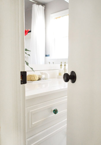 How To Upgrade Your Old Brass Door Knobs With Spray Paint Young