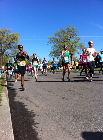 Ukrops People Running