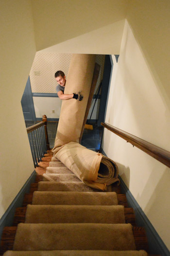 https://images.younghouselove.com/2013/05/Carpet-7-Taking-Carpet-Down-Stairs.jpg