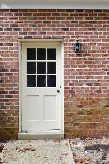 Lights-2-Before-No-Storm-Door.jpg