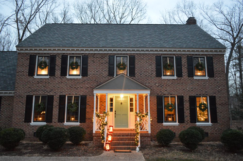 Outdoor Holiday Decorating (& The Easy Way To Hang Window Wreaths)