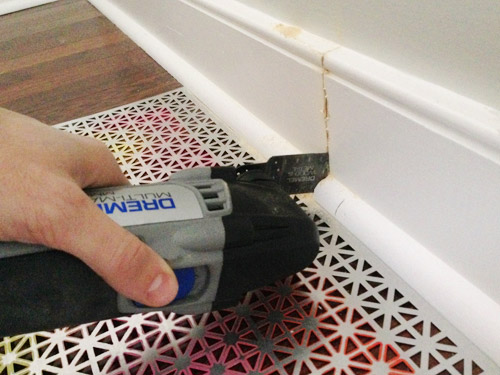 Dremel multimax tool cutting baseboard