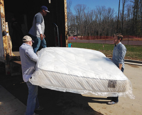 MoveIn Truck Carring Mattress