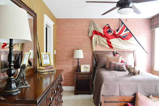 SHO7 Flag Bedroom