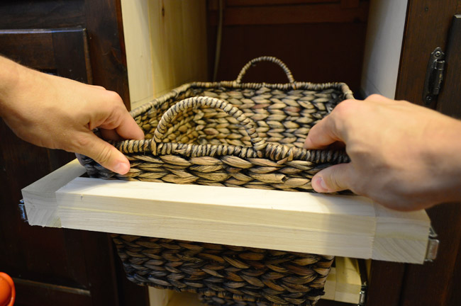 DIY Pull-Out Basket For The Kitchen – Mounted In Minutes!