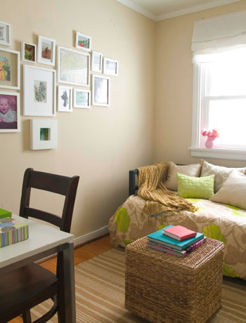 small bedroom with gallery frame wall daybed ottoman and white roman shade on window